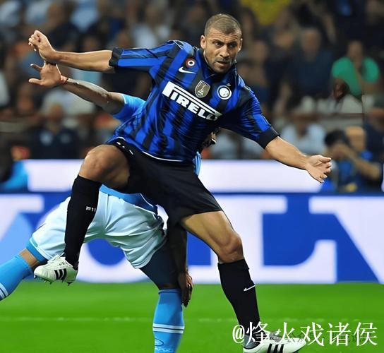 58岁意大利名宿佐拉现场观战卡利亚里vs国米