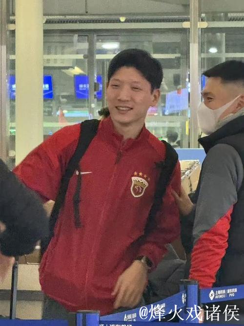 球员自宣、球迷机场宣取代“官宣”？每年海港冬训出征，为何总当保密局局长